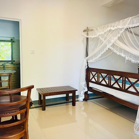 Vogel Nest Bed & Breakfast Midigama East Exterior foto